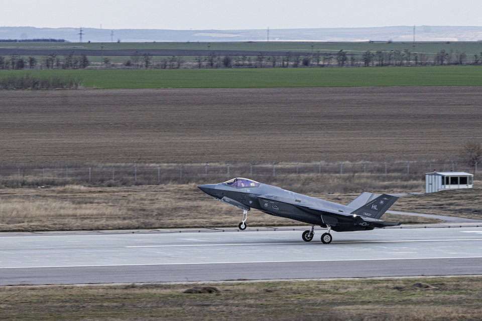 τσεχία-έτοιμη-να-αγοράσει-24-f-35-από-τις-561967645