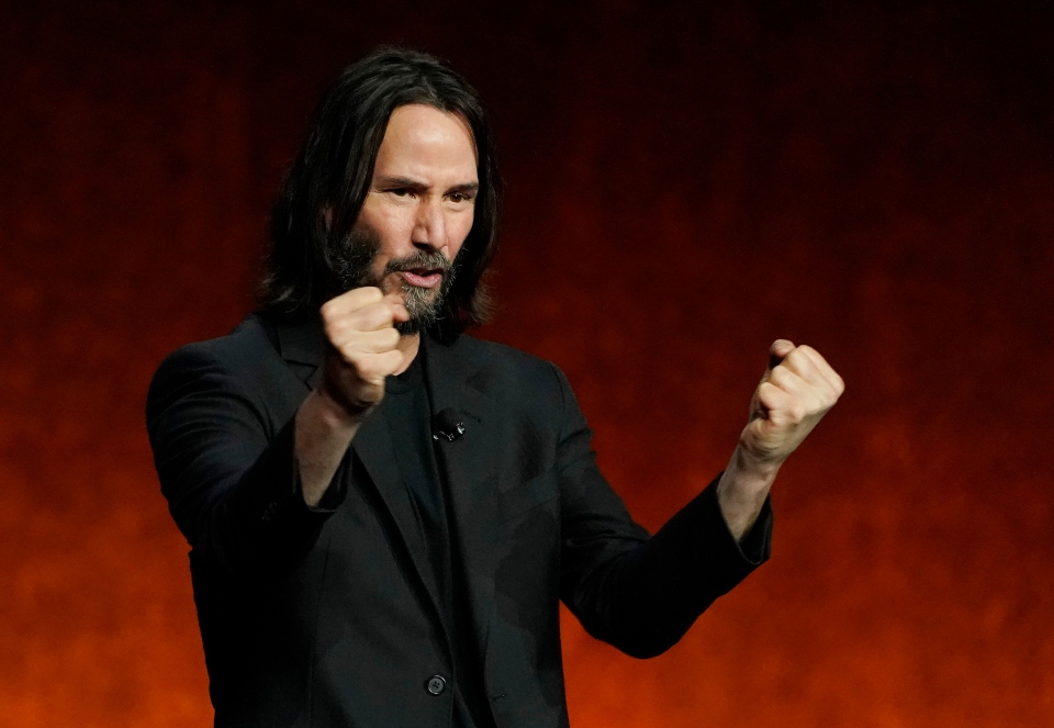 ο-κιάνου-ριβς-φοράει-και-πάλι-το-κοστού-561972661