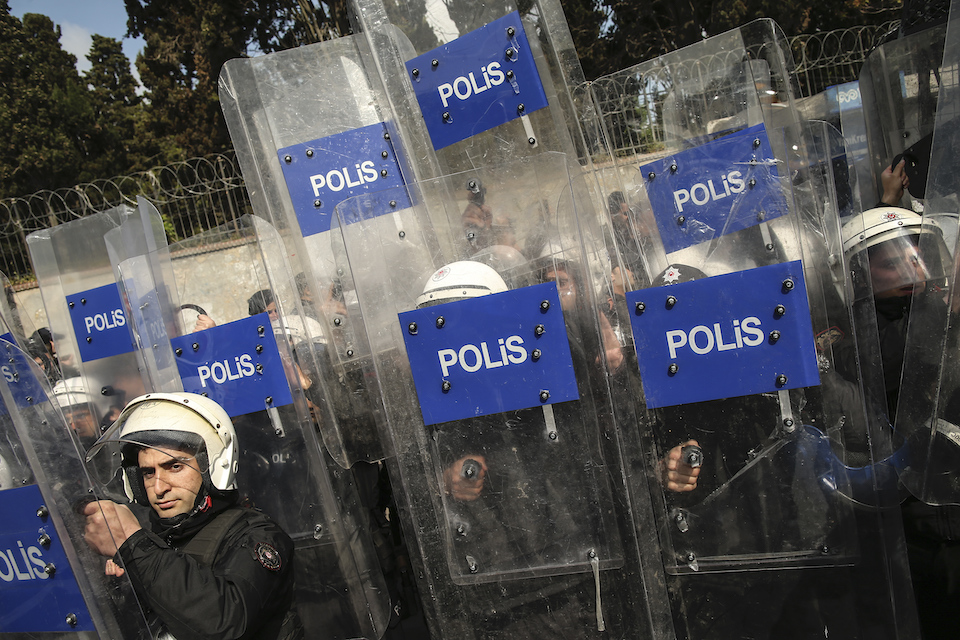 τουρκία-σφίγγει-ο-κλοιός-της-λογοκρισ-561945841