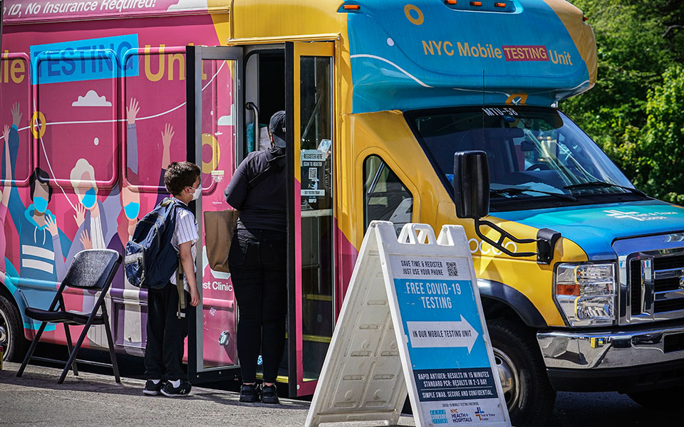 νέα-υόρκη-κορωνοϊός-κινητές-μονάδε-561936697