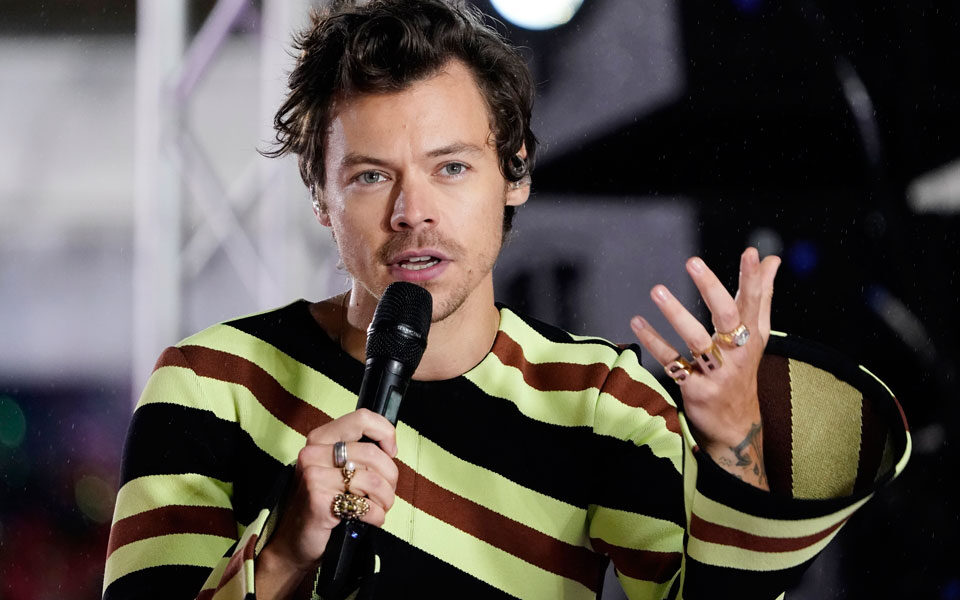 χάρι-στάιλς-κυκλοφόρησε-το-βίντεο-για-561958726