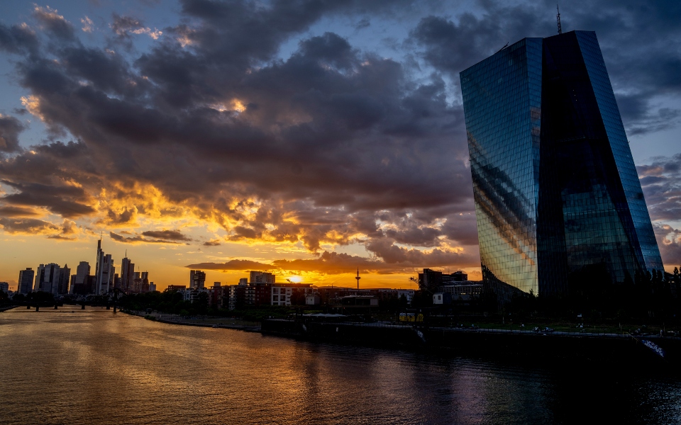 reuters-γιατί-η-ιταλία-είναι-πιο-ευάλωτη-από-561967291