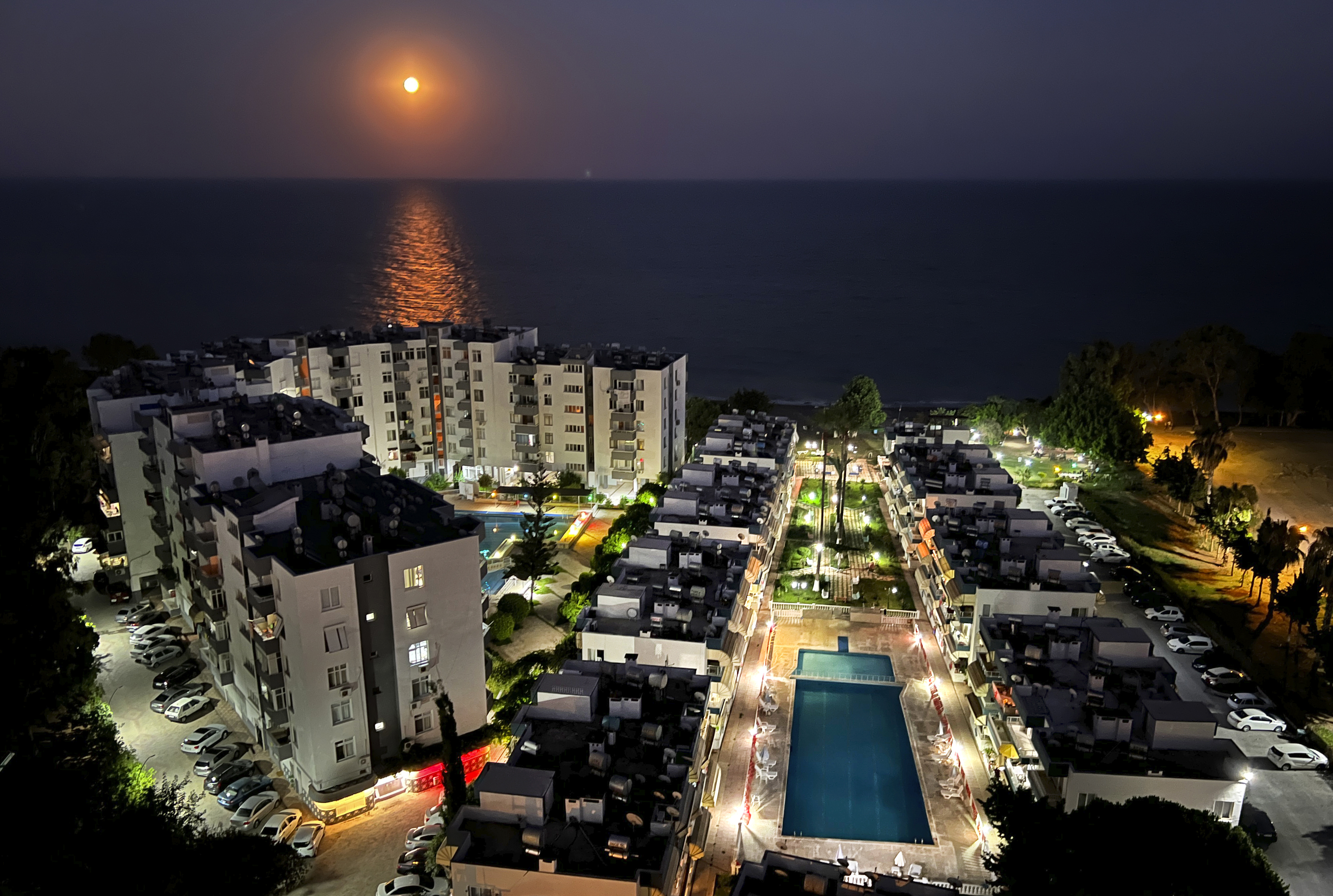 «Φεγγάρι του Ελαφιού»: Εντυπωσιακές εικόνες από την υπερπανσέληνο σε όλο τον κόσμο-7