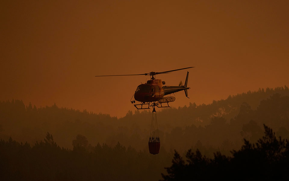 πορτογαλία-συνετρίβη-πυροσβεστικό-α-561959434