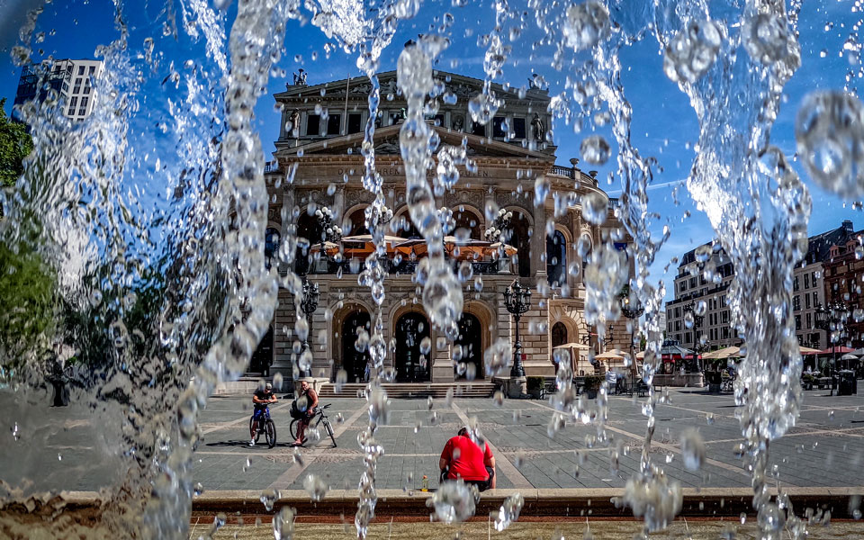 βαρύς-ο-λογαριασμός-της-κλιματικής-κρ-561963361