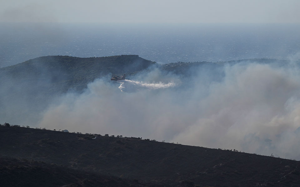 φωτιά-στην-πεντέλη-έως-και-400-χιλιόμετρ-561965170