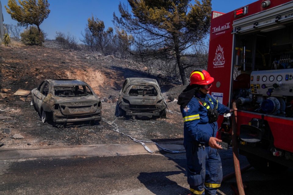 Πυρκαγιά στην Πεντέλη: Όλα τα χρήσιμα τηλέφωνα-1