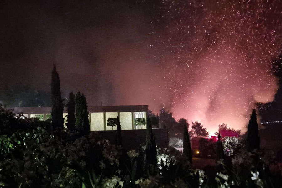 amazoe-περιορισμένες-οι-ζημιές-στο-ξενοδοχ-561942088