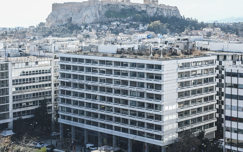 αύξηση-κατώτατου-μισθού-και-συντάξεω-561950068