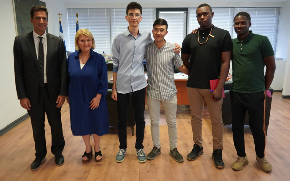 μέλος-της-ομάδας-μεντόρων-του-υπουργε-561947323