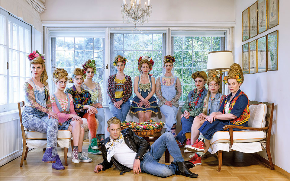 η-μήδεια-στολίζεται-για-την-επίδαυρο-561943654