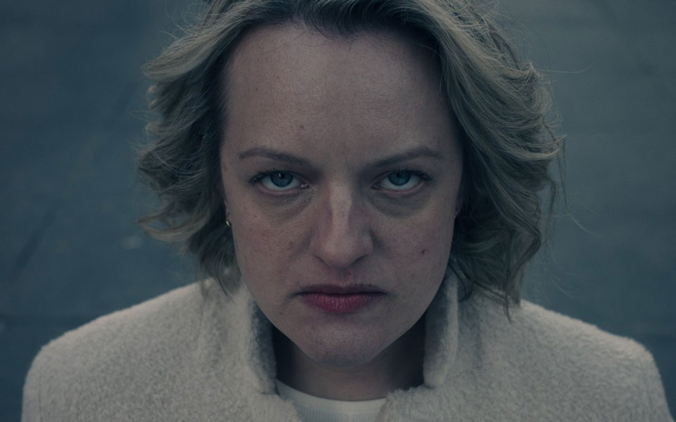 the-handmaids-tale-η-τζουν-εναντίον-της-σερένα-στ-561958159