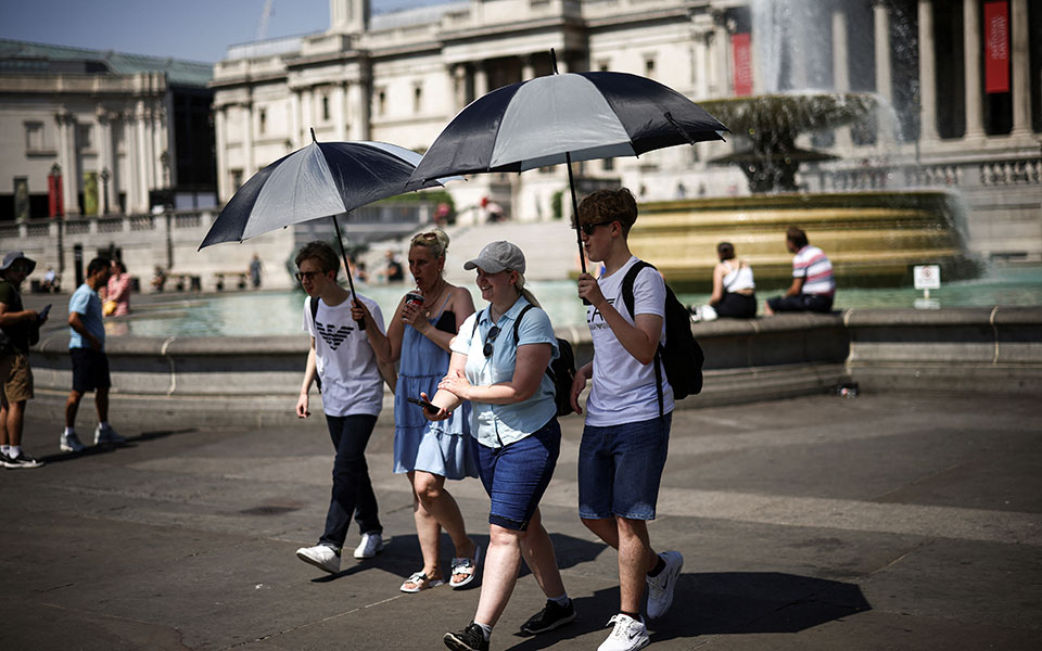 Ιστορικός καύσωνας στη Βρετανία: «Έσπασε» το ρεκόρ των 40 βαθμών Κελσίου-1