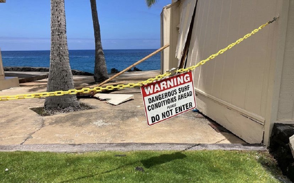 ηπα-απρόσκλητος-επισκέπτης-ύψους-8μ-σε-561963763