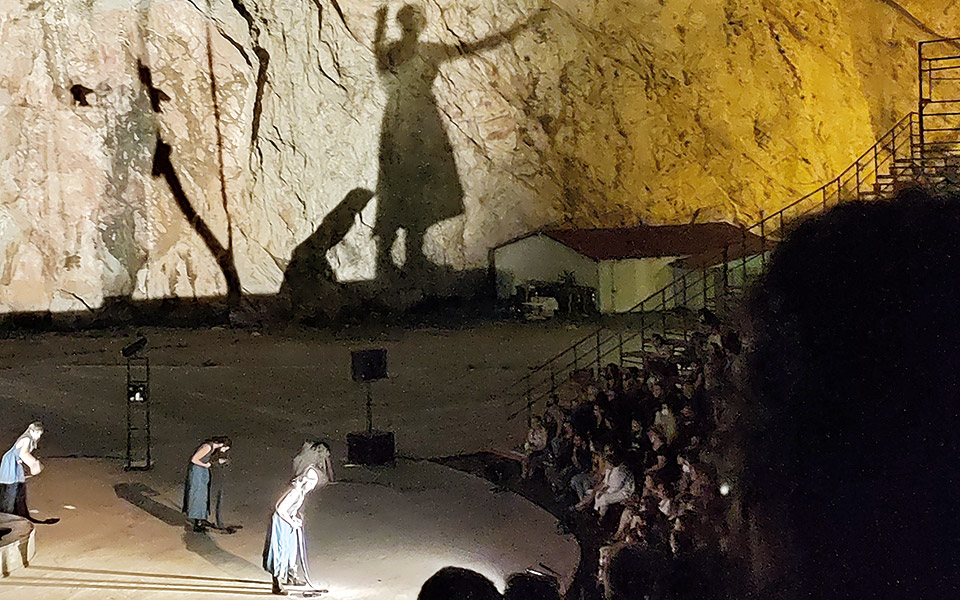 δρομολόγια-το-ραπ-και-τα-είδωλα-μιας-αό-561951337