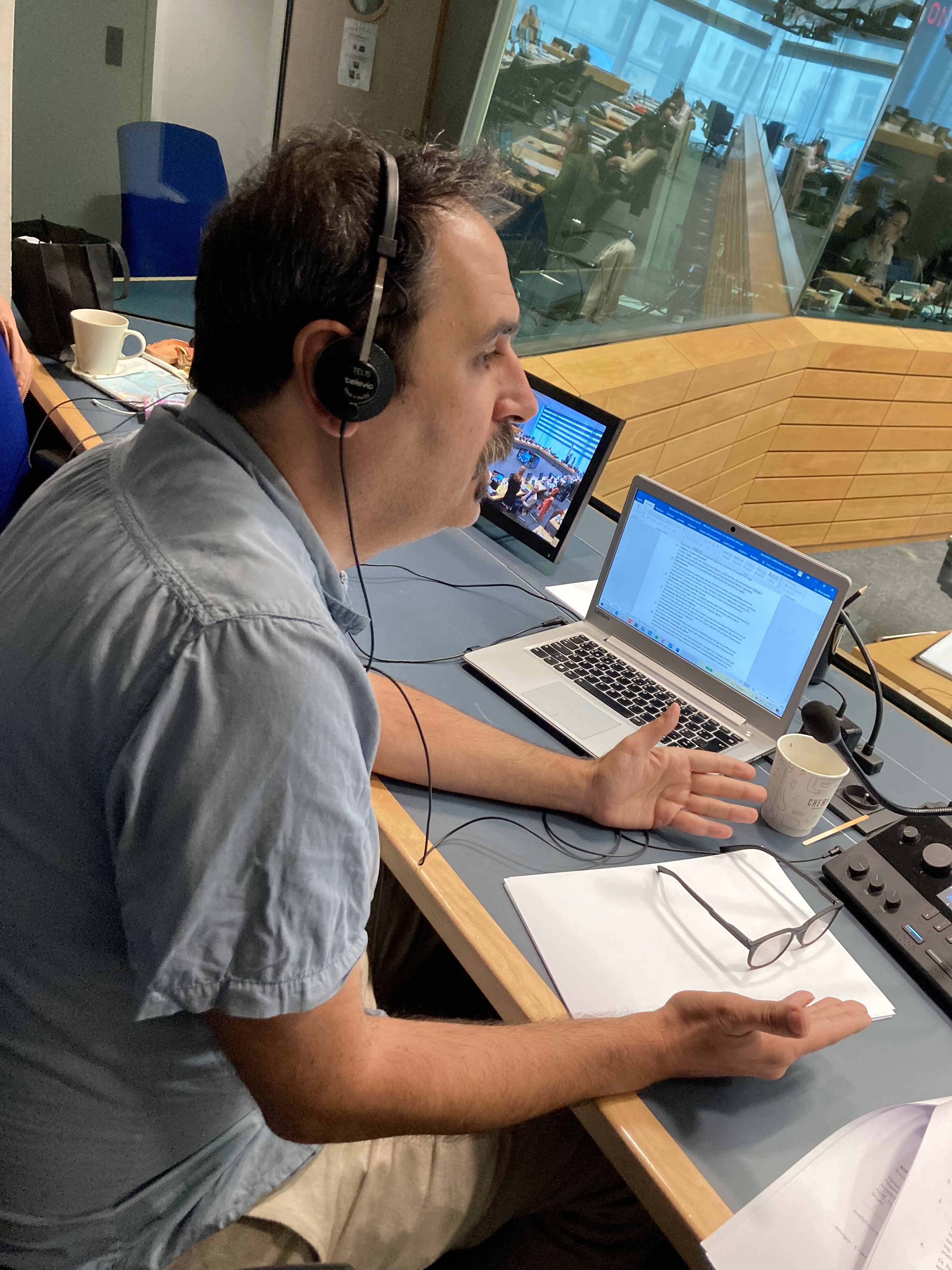 Διερμηνείς με προβλήματα στα αυτιά-1