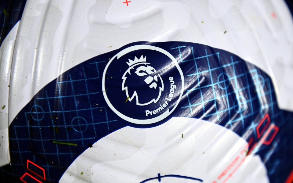 premier-league-αυτόματη-ποινή-σε-όσους-μπαίνουν-σ-561972628