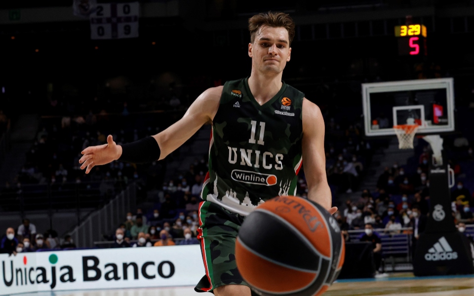 μάριο-χεζόνια-τέλος-από-την-ούνικς-καζ-561963958