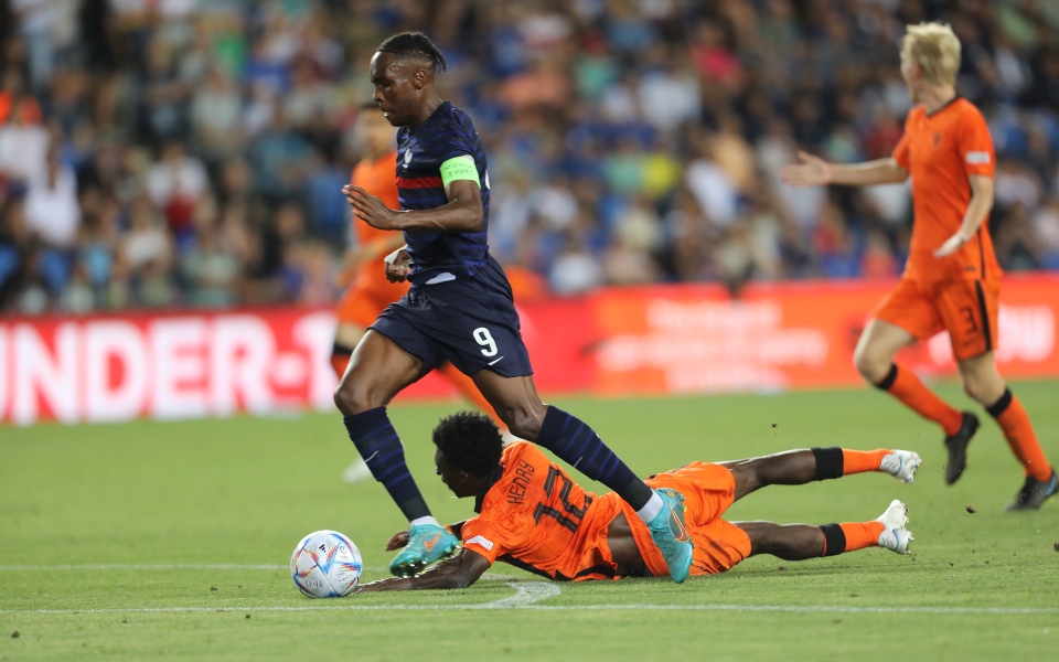 μπάγερν-μονάχου-απέκτησε-τον-17χρονο-μα-561974116