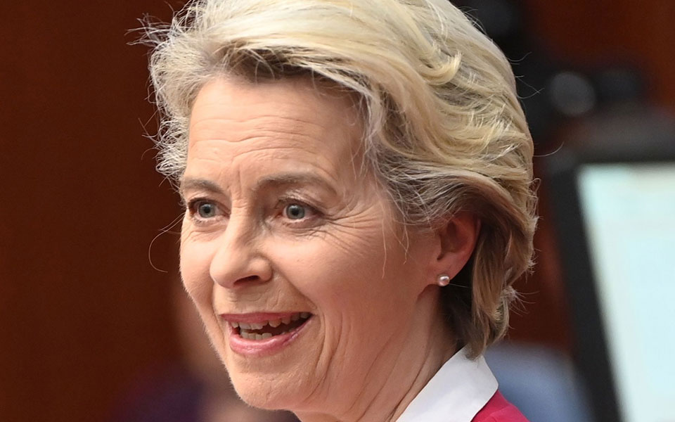 eπίθεση-γοητείας-φον-ντερ-λάιεν-στα-σκό-561957856