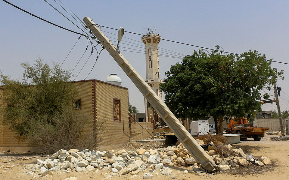 Ιράν: Πέντε νεκροί και 100 τραυματίες από σεισμούς στην επαρχία Χορμοζγκάν (εικόνες)-1