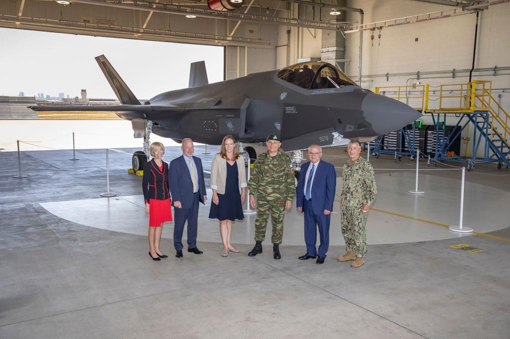 Στις εγκαταστάσεις παραγωγής των F-35 o αρχηγός ΓΕΕΘΑ-1