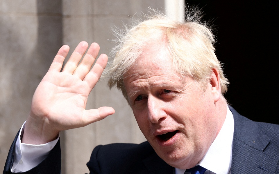 βρετανία-παραιτήθηκε-μετά-τις-πιέσει-561945292