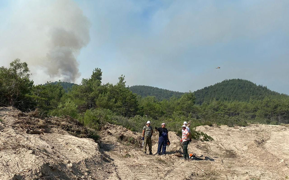 Πυρκαγιές: Πού υπάρχουν ενεργά μέτωπα – Αντιπυρικές ζώνες στη Δαδιά, συνεχίζεται η μάχη με τη φωτιά στη Λέσβο-2