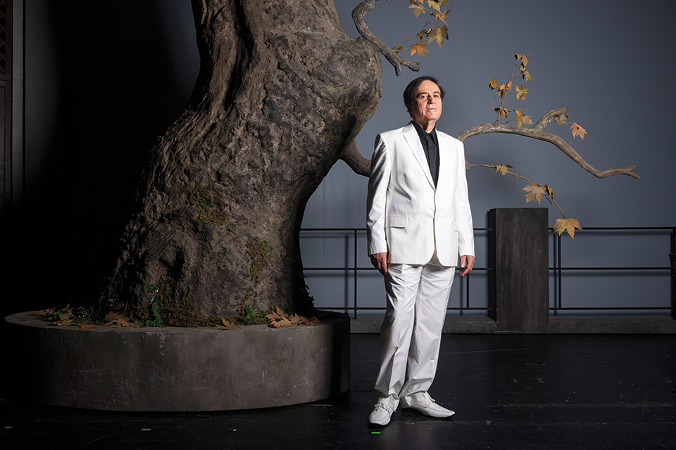 «Μέσα Χώρα»: Ερασιτέχνες σολίστ άνω των 65 ετών πρωταγωνιστούν στην όπερα της ζωής τους-3