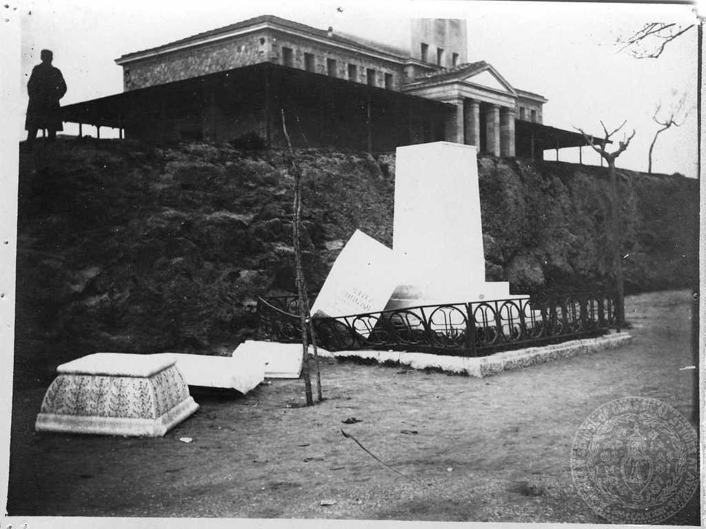 αυτός-είναι-πιάστε-τον-και-σκοτώστε-τ-561970891