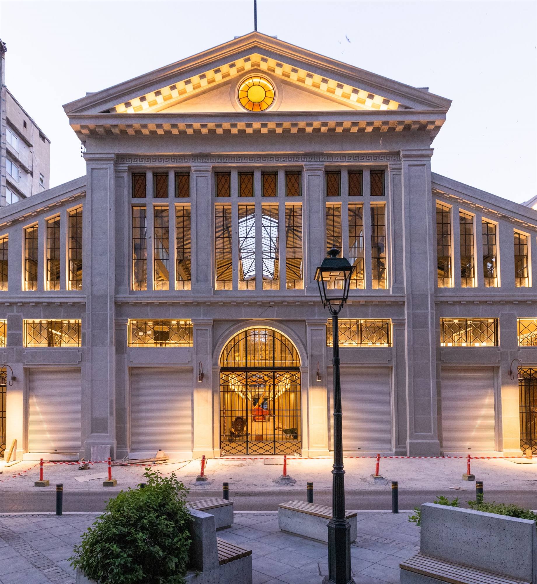 η-λάμψη-της-αναγεννημένης-στοάς-μοδιά-561979981