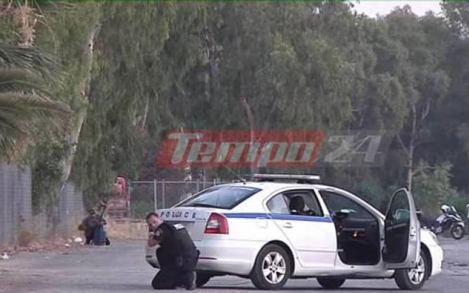 πάτρα-άνδρας-απειλεί-με-καραμπίνα-αστ-561972817