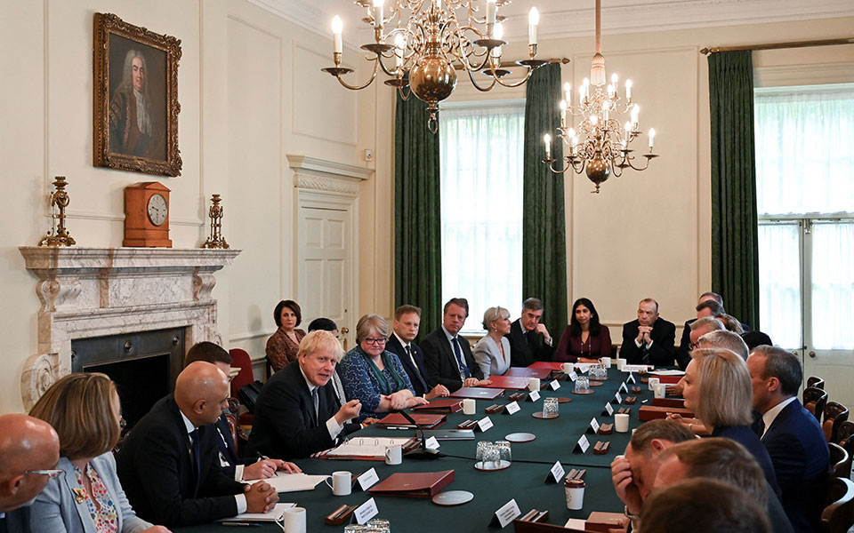 Βρετανία: Ηχηρές παραιτήσεις δύο κορυφαίων υπουργών-1