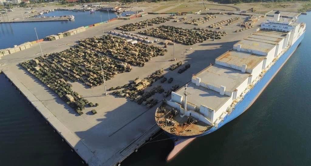 Αλεξανδρούπολη: Αμερικανική απόβαση για σουβλάκι και τατουάζ-2