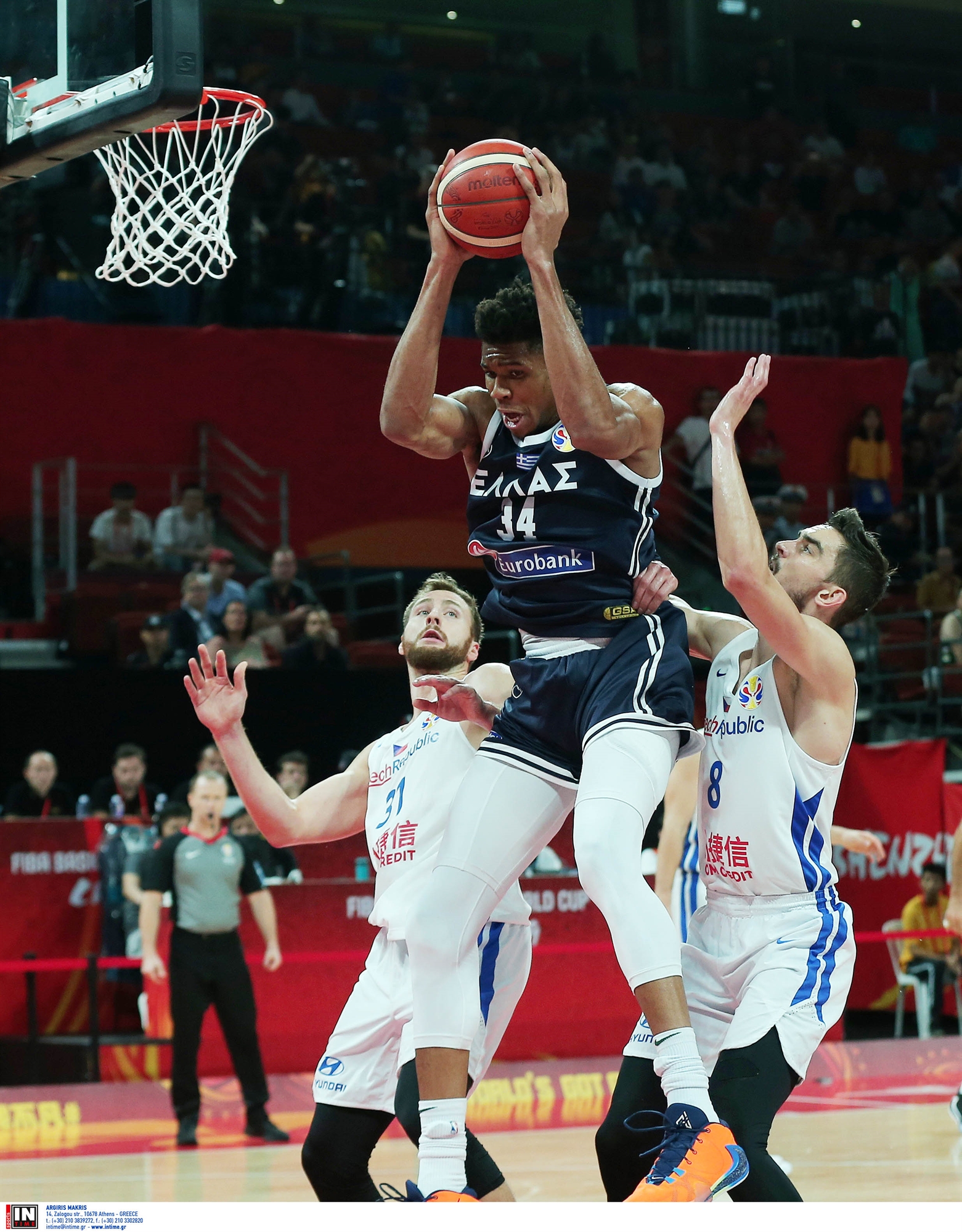 με-όλα-της-τα-όπλα-η-εθνική-μπάσκετ-561974806