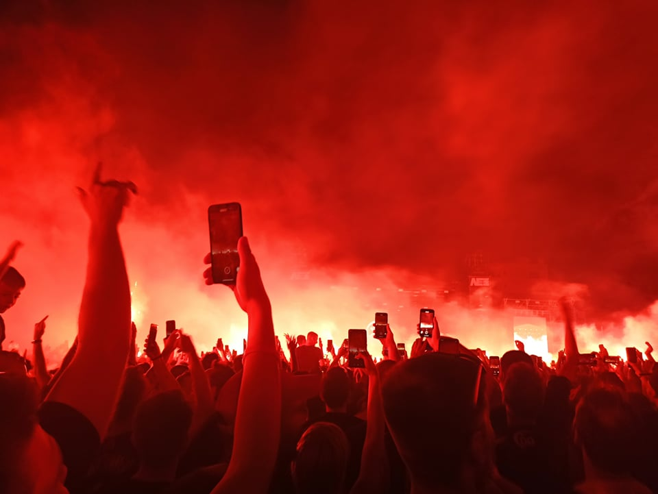 η-μεγάλη-σκηνή-κάτω-από-το-ραντάρ-του-mainstream-561942817