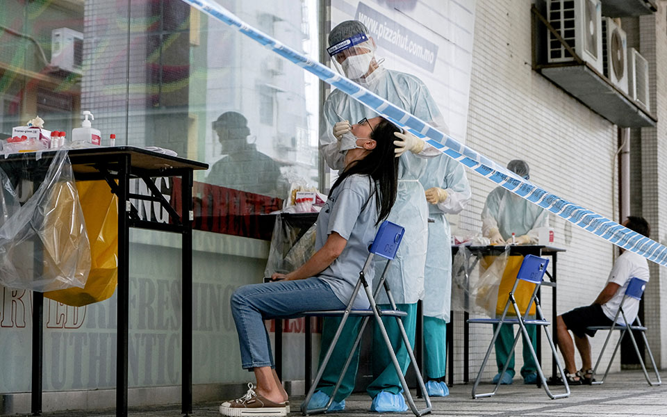 κορωνοϊός-tα-συμπτώματα-της-υποπαραλλ-561947755