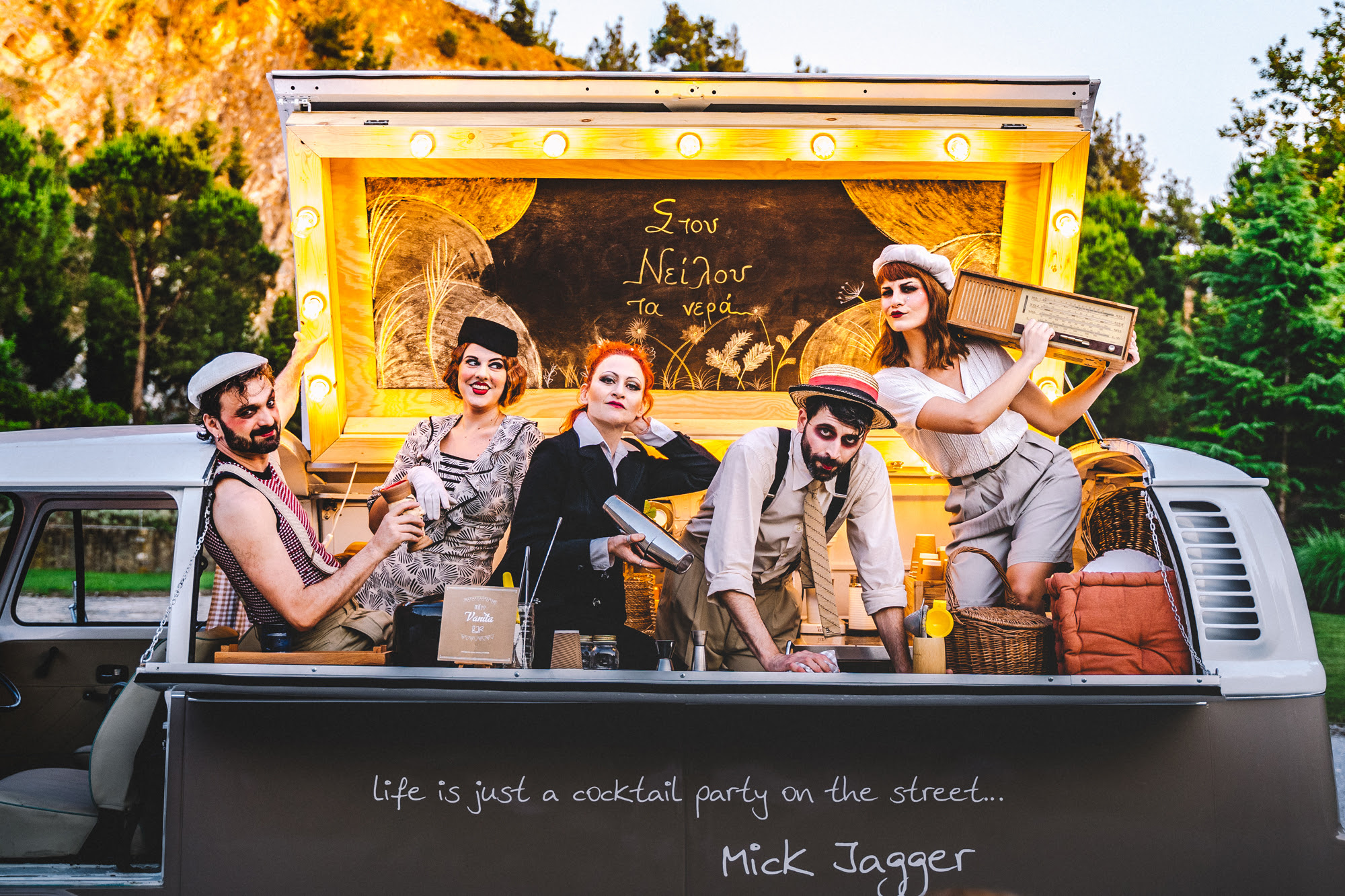 «Αριστοφάνης–Ηρώνδας: Contra tempo»: «Κόντρες» στην καντίνα των ποιητών-1