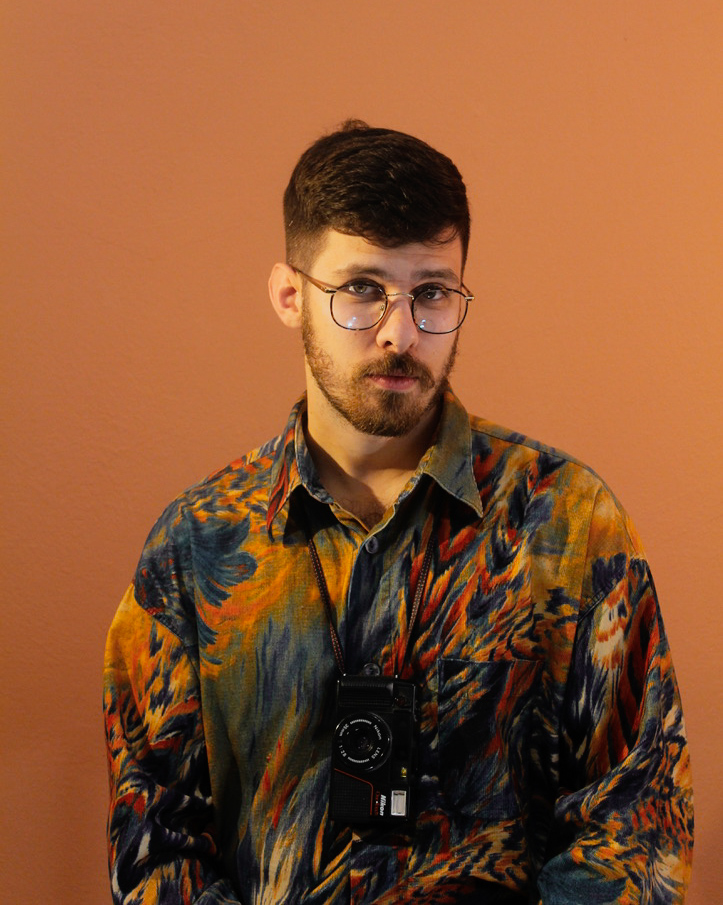 ενα-εικοσιτετράωρο-με-τον-τραγουδιστ-561970954