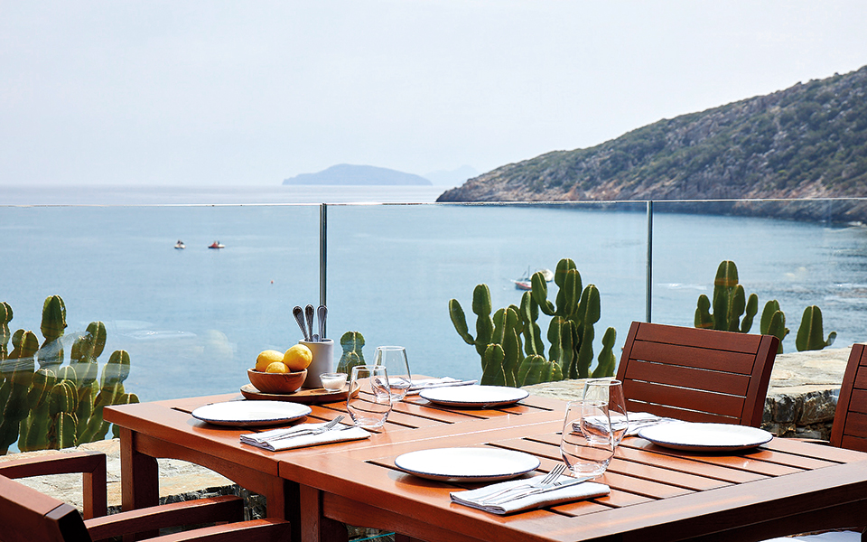 daios-cove-το-νέο-γαστρονομικό-διαμάντι-της-κρ-561947404