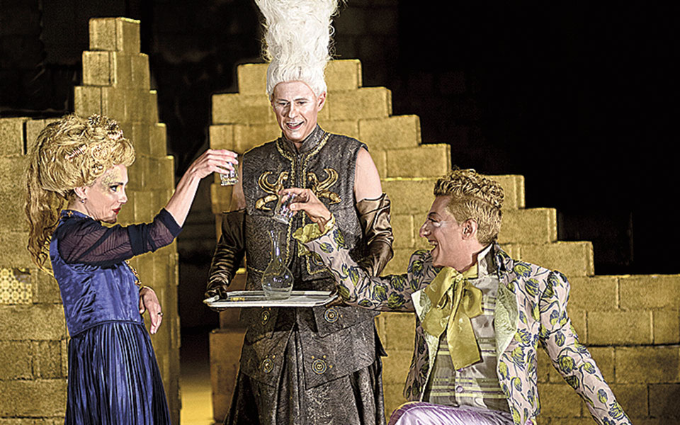 ενταση-με-φόντο-την-επίδαυρο-για-τα-εκ-561947101