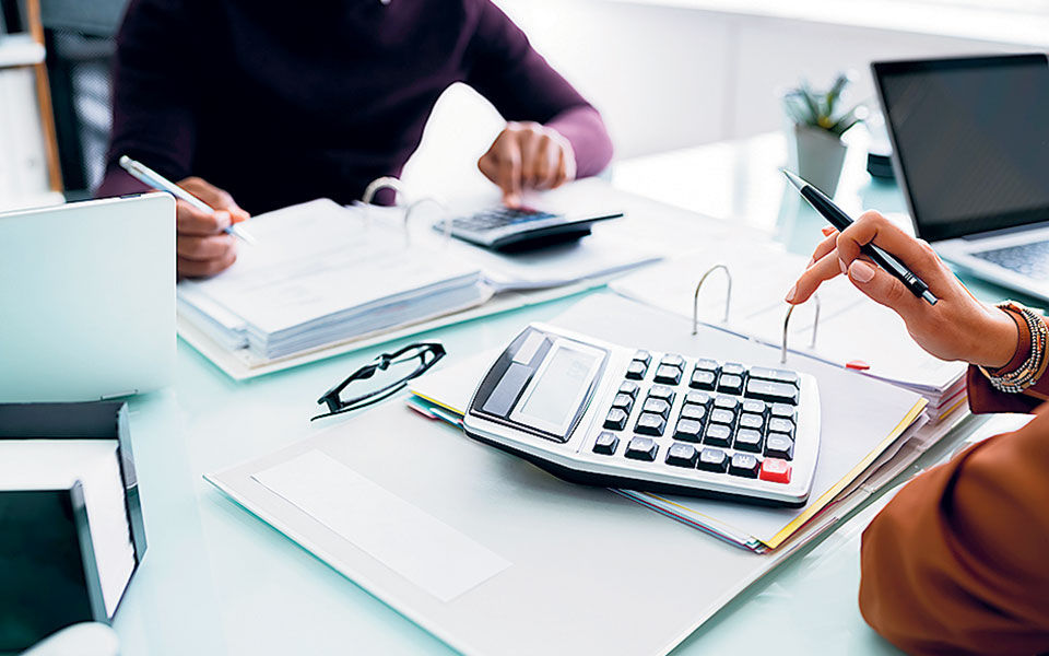 αργούν-ολοένα-και-πιο-πολύ-να-πληρωθού-561949699