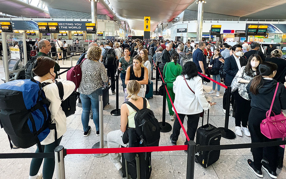 αεροδρόμια-πλαφόν-στους-επιβάτες-βάζ-561954157