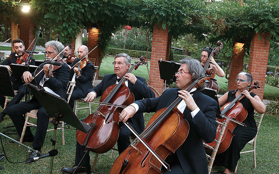 Δημοκρατία ετών 48, πιο συμπεριληπτική από ποτέ και… χωρίς μάσκες-3