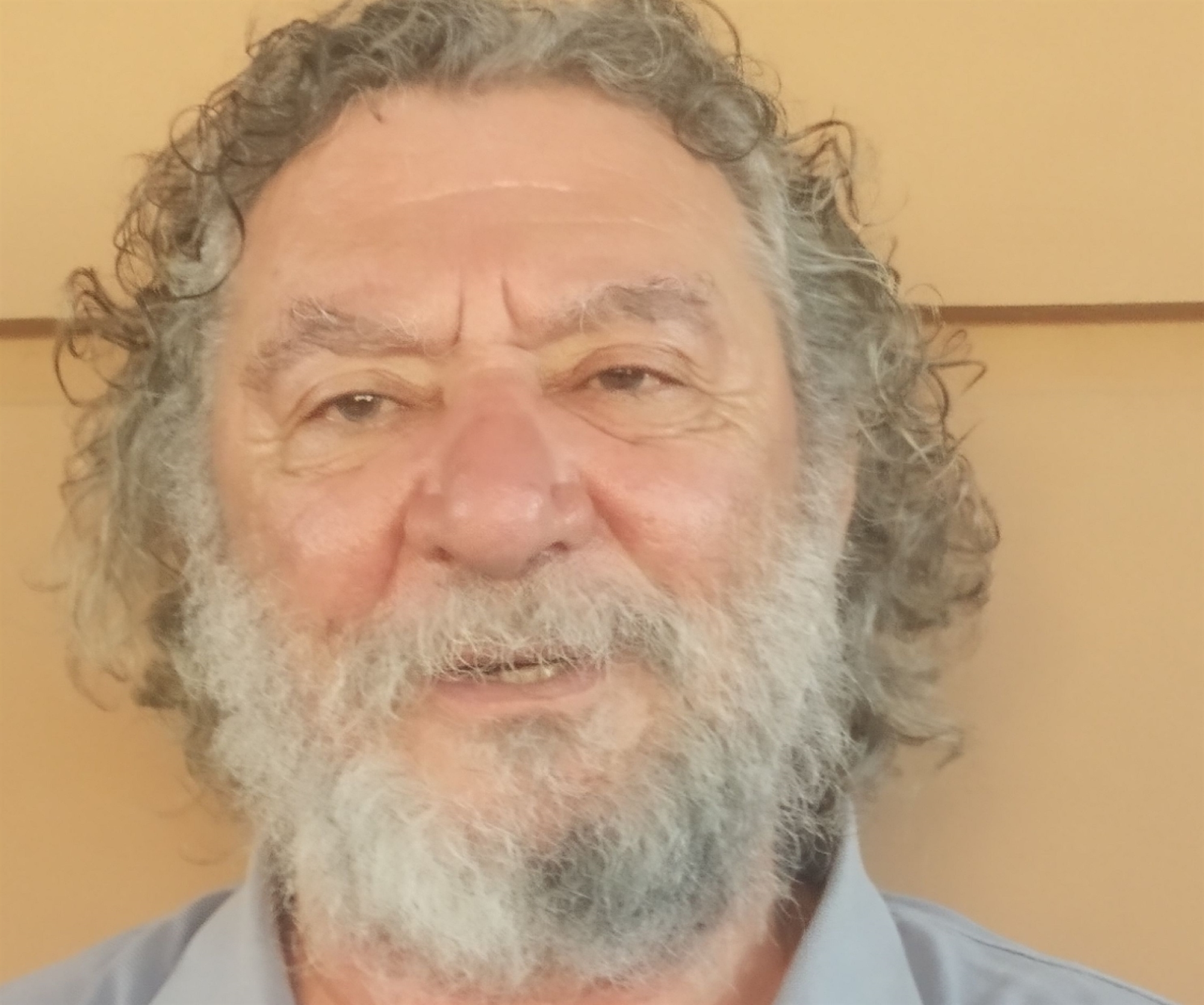 Κουρός Νουρμοχαμαντί Μπαϊγκί: «Σηκωνόταν όρθιος όταν έμπαινε ο καθηγητής στην τάξη»-1