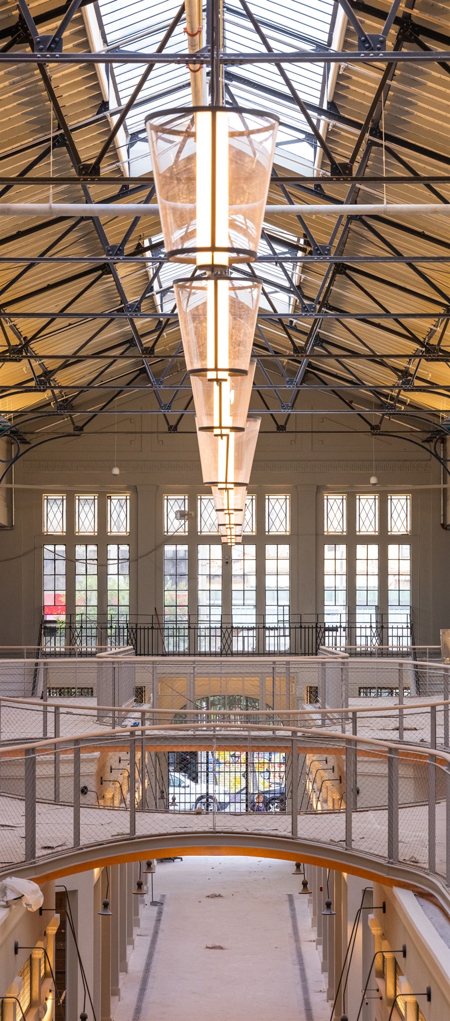 Η λάμψη της αναγεννημένης Στοάς Μοδιάνο μάς δίνει ραντεβού για τα εγκαίνια του φθινοπώρου-2