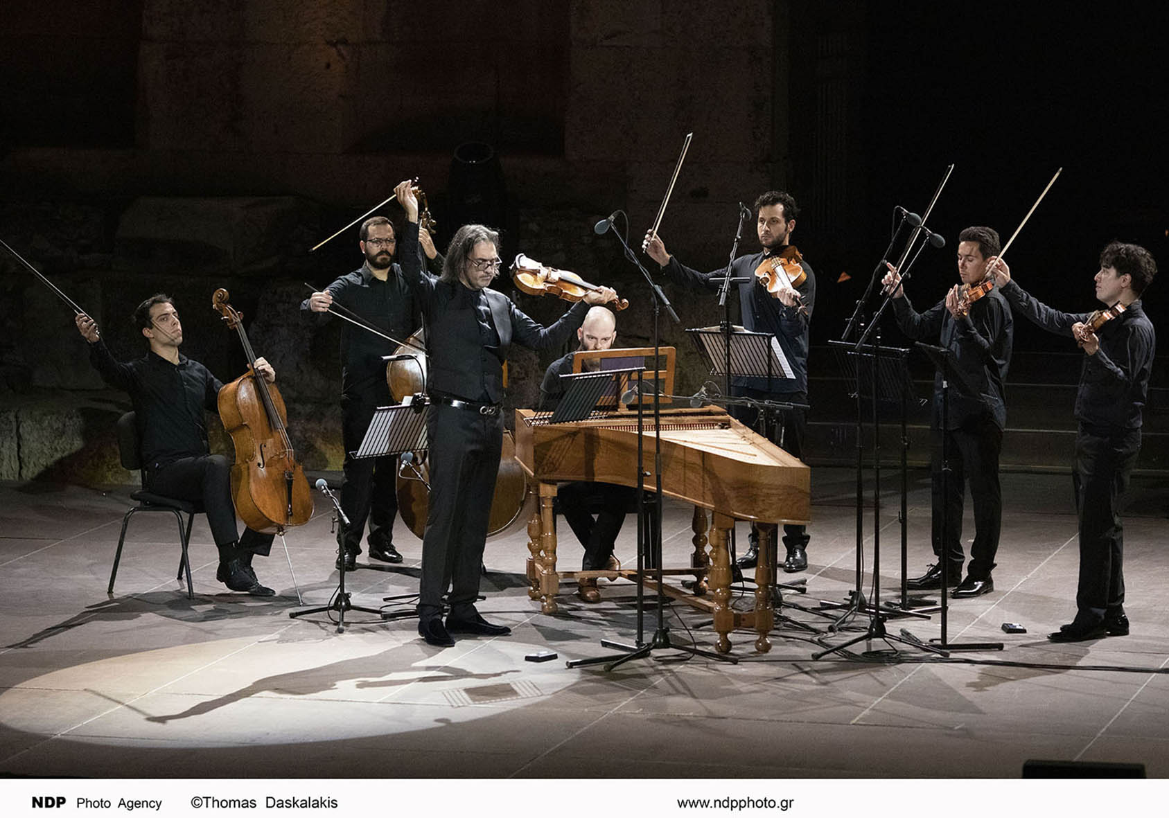 κοντσέρτα-μπαχ-σε-μορφή-μουσικής-δωμα-561960403