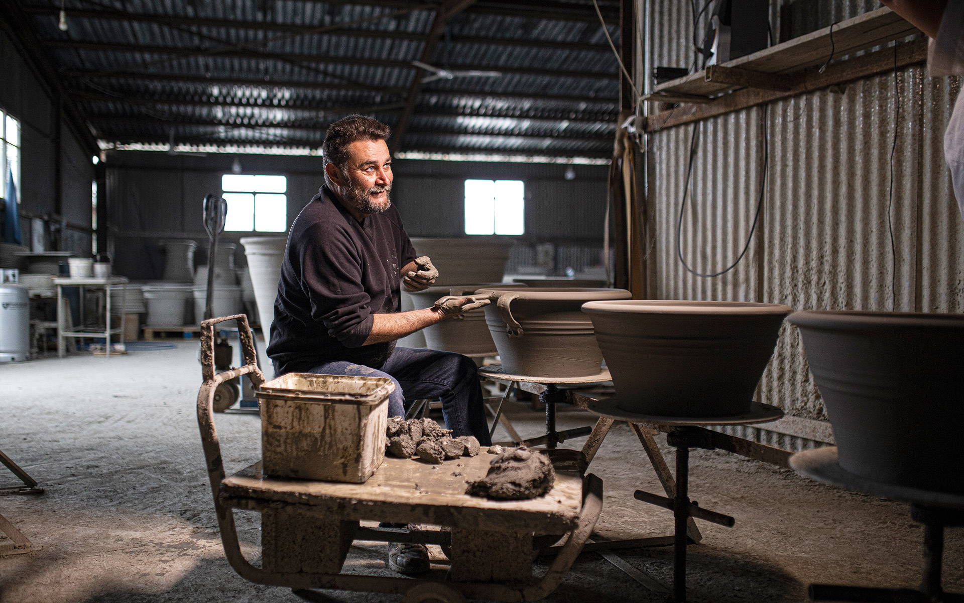 το-χωριό-με-τα-μαγικά-πιθάρια-στο-περ-561957775