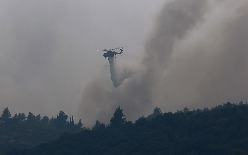 πύργος-αναζωπύρωση-στην-κορυφή-επιχ-561944140