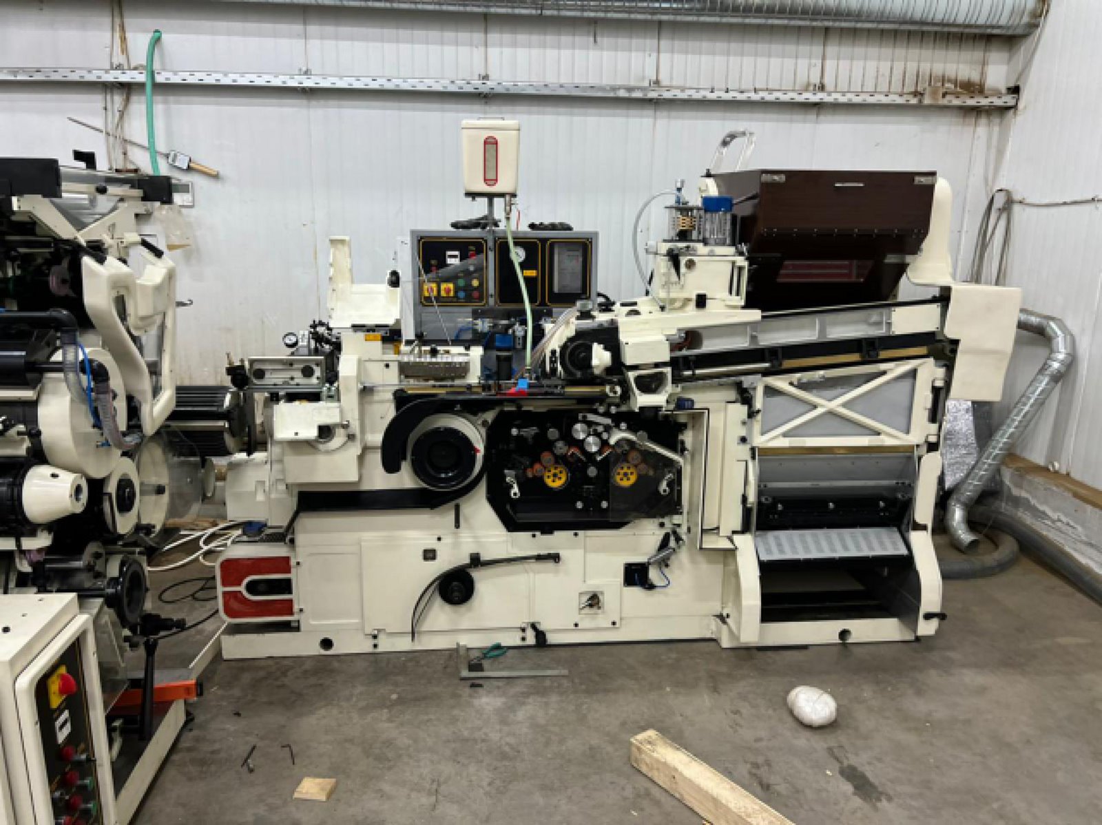 Είχαν φτιάξει εργοστάσιο παραγωγής λαθραίων καπνικών προϊόντων – 11 συλλήψεις-1